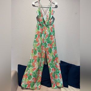 Women floral jumpsuit flowy fit.